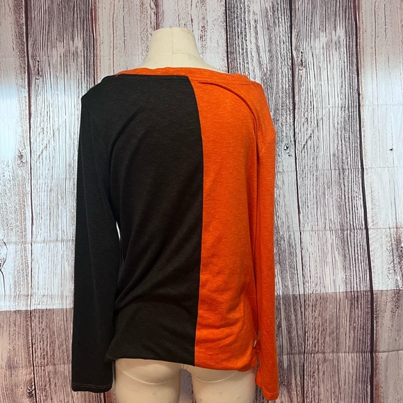 CELEBRATE HALLOWEEN | WOMENS COLORBLOCK LONG SLEEVE SCOOP NEVK PUMPKIN SHIRT - Picture 5 of 6
